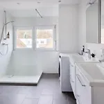 Design Mit Kingsize-betten & Balkon Lägenhet *
