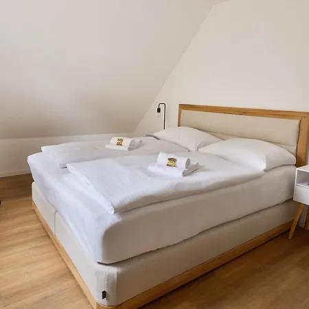 Design Mit Kingsize-betten & Balkon Lägenhet Pforzheim